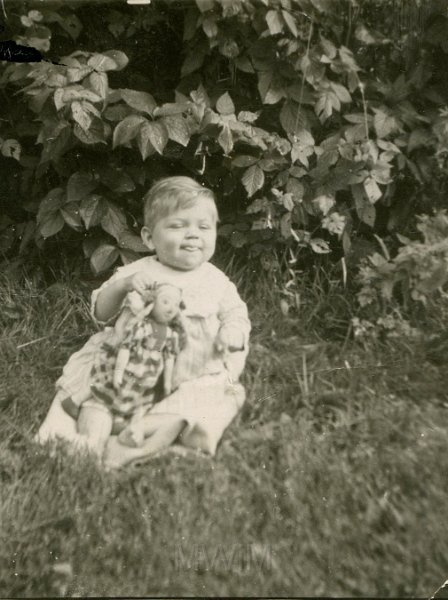 KKE 4768.jpg - Fot. Portret. Alicja Jarzynowska – siostra Marii Jolanty Mierzejewskiej (z domu Jarzynowska), Święciany, 1943 r.